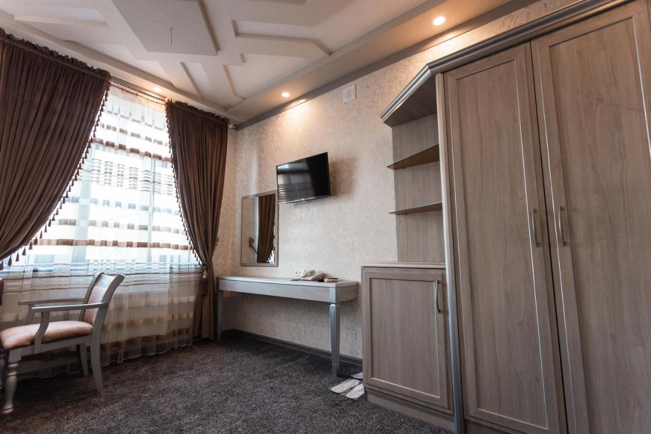 Diyor Hotel Marghilon Exterior photo
