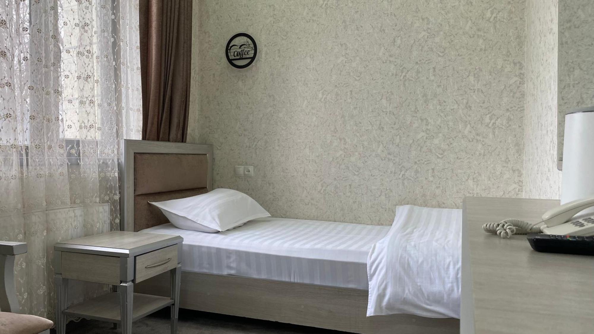 Diyor Hotel Marghilon Exterior photo