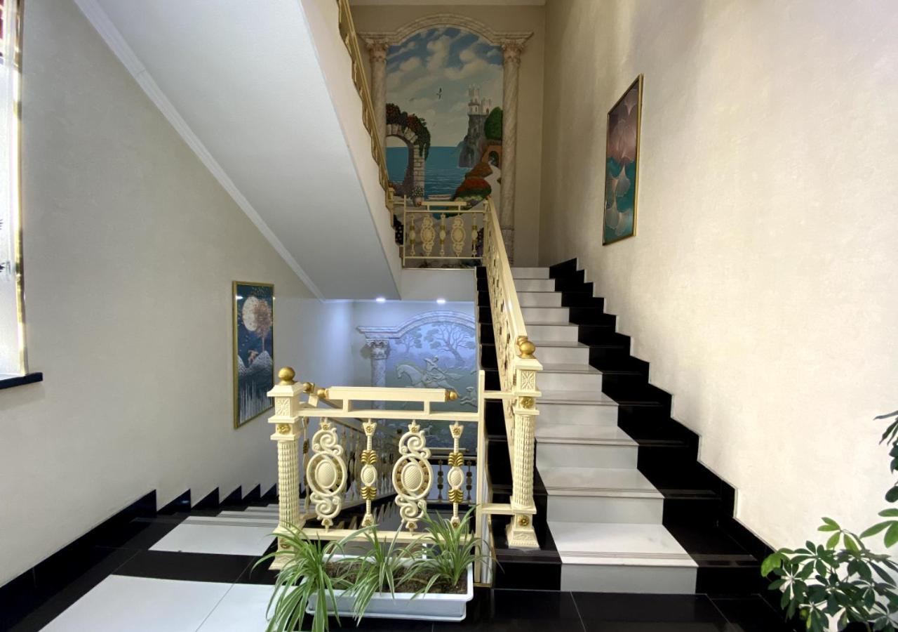Diyor Hotel Marghilon Exterior photo
