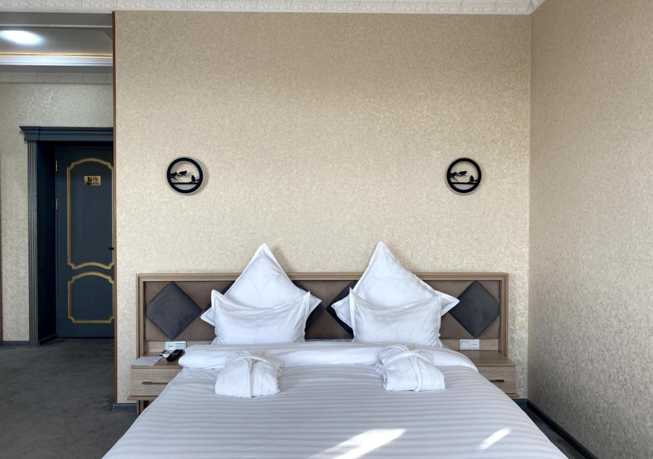 Diyor Hotel Marghilon Exterior photo