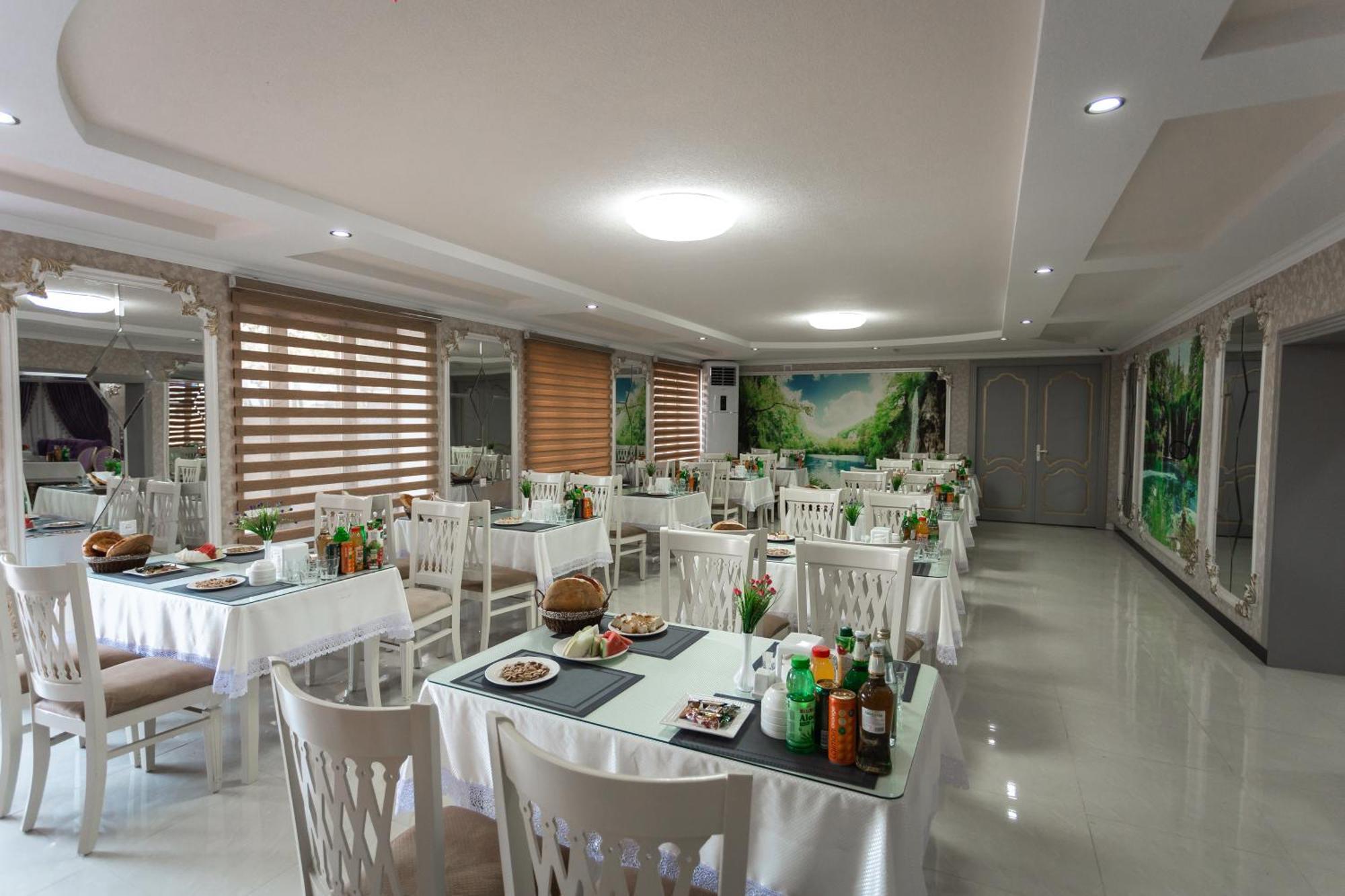 Diyor Hotel Marghilon Exterior photo