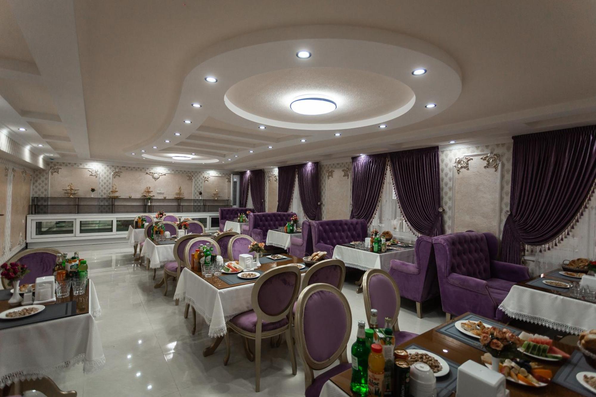 Diyor Hotel Marghilon Exterior photo
