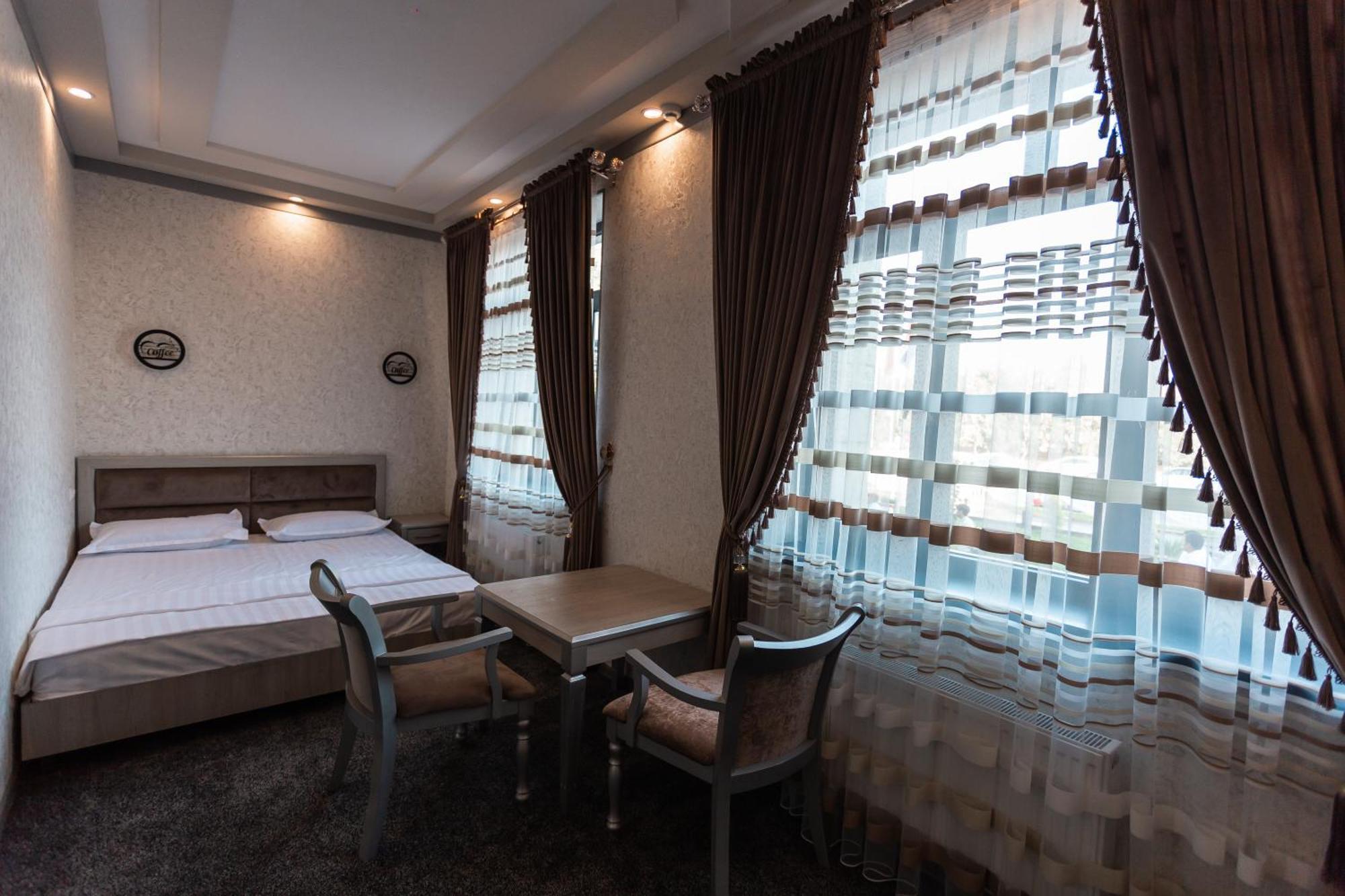 Diyor Hotel Marghilon Exterior photo